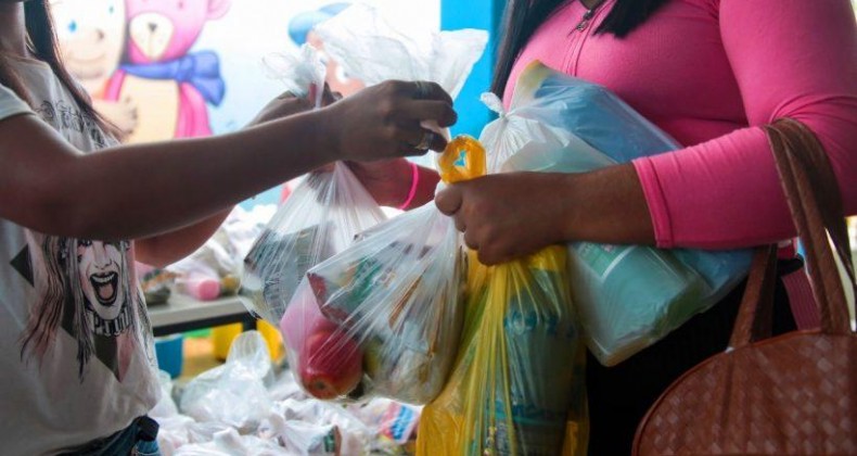 Educação de Navegantes faz nova entrega  dos kits da merenda escolar.