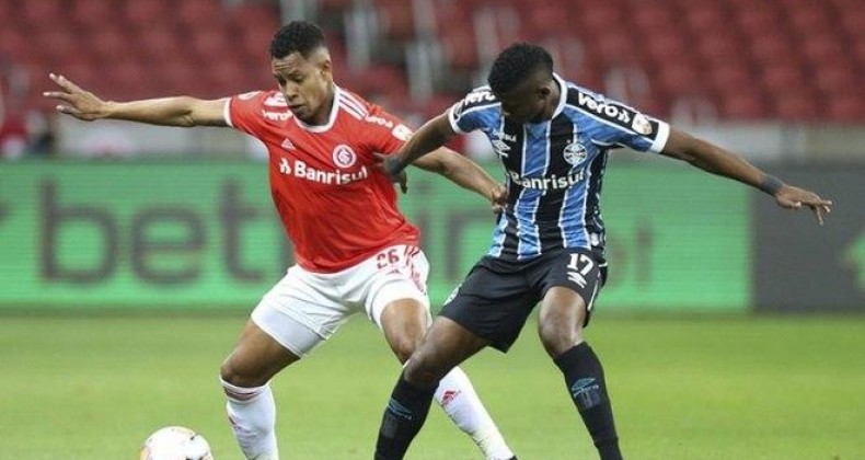 Grêmio vence o Inter por 1 a 0 e encosta no rival no Grupo E