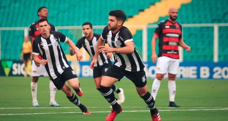 Figueirense goleia Oeste e conquista primeira vitória jogando em casa