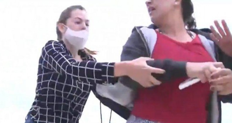Equipe de TV é agredida enquanto trabalhava em praia de Florianópolis