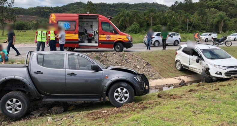 Menor provoca acidente na BR 470 em Navegantes