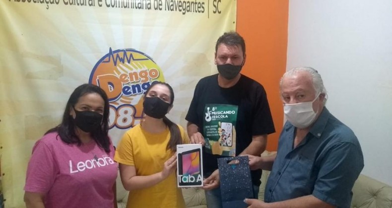 Rotary Club de Navegantes premia vencedora do Concurso de Redação 2020