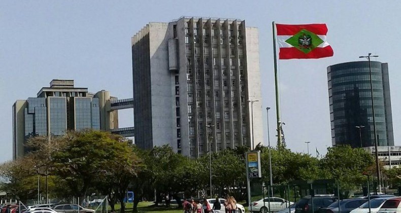 TJSC julga aumento salarial de procuradores do Estado legal