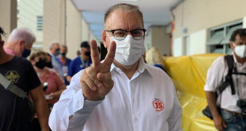 Volnei Morastoni é reeleito prefeito de Itajaí com 47,98% dos votos