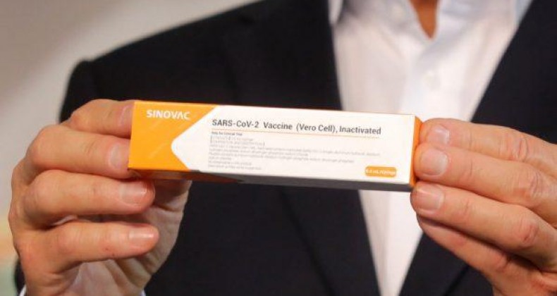 Fabricante da vacina Coronavac recebe certificado da Anvisa