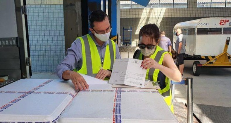 Covid-19: nova remessa com 85 mil doses de vacina chega a SC