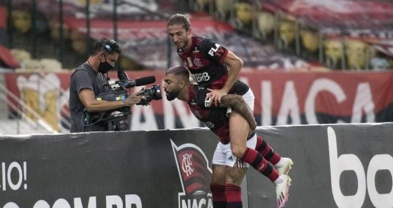 Flamengo bate Vasco e fica a dois pontos do líder Internacional