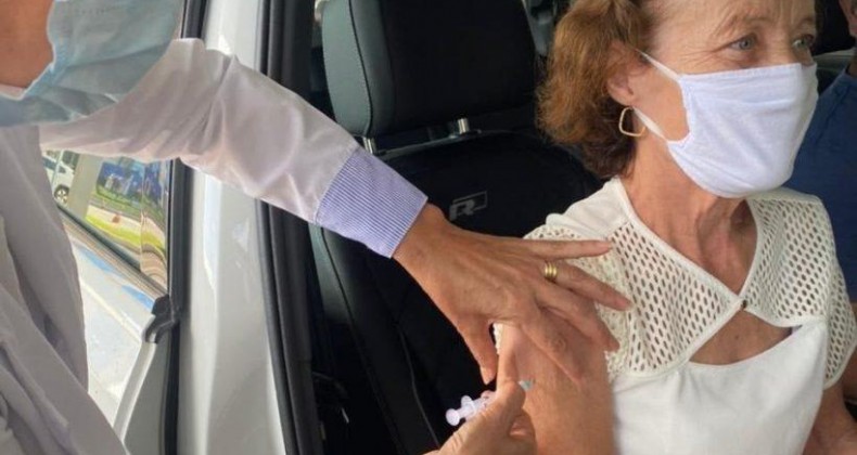 Idosos de 69 anos recebem vacina na quinta-feira (1º)
