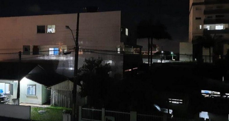 Vereadores questionam as 1600 lâmpadas queimadas na iluminação pública