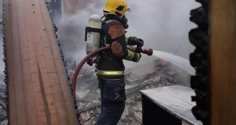 Família do bairro São Paulo perde casa em incêndio