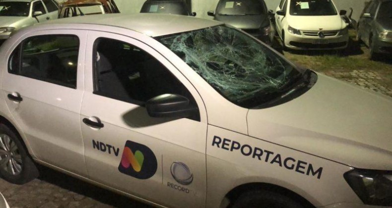 Equipe da NDTV Record é agredida durante reportagem em Joinville