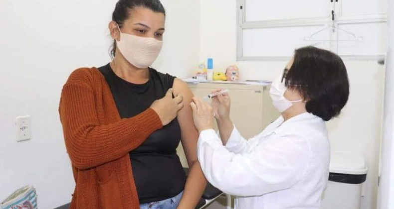 Navegantes vacina 485 profissionais da Educação contra Covid-19