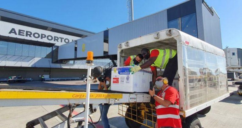 Primeira remessa de vacinas da Pfizer chega a Santa Catarina
