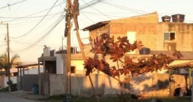 Moradores do bairro Meia Praia sofrem com queda constante de energia