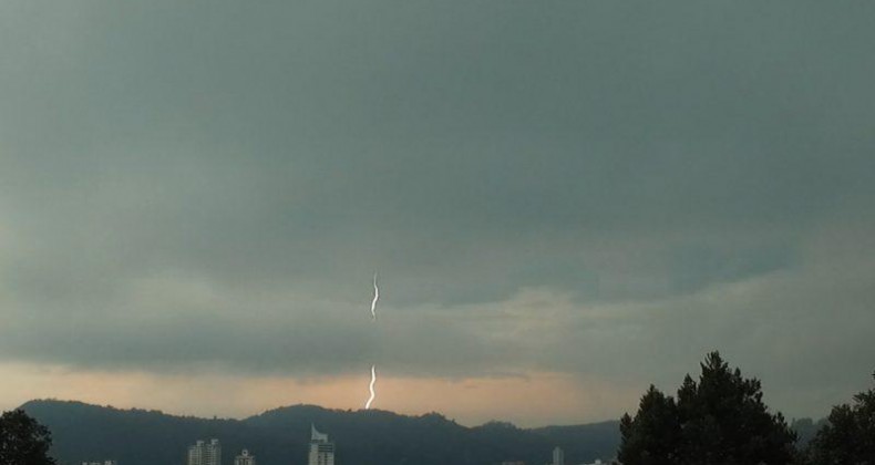 Temperaturas despescam com muitas nuvens em Itajaí e região