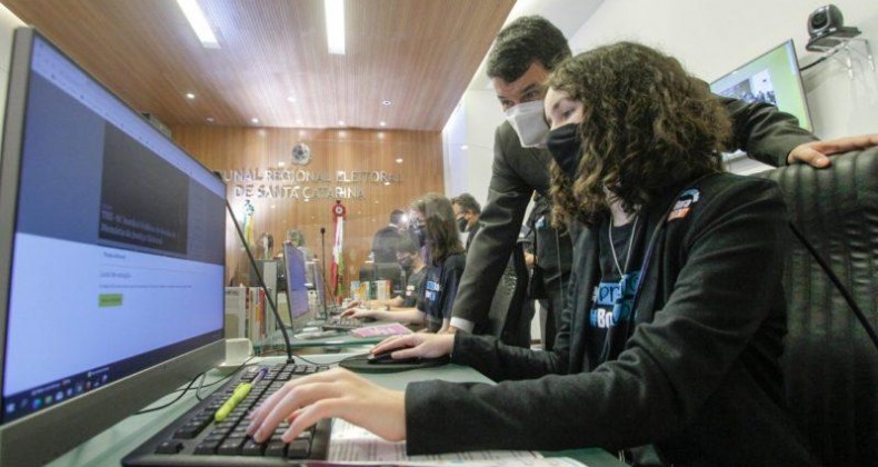 Mais de 300 mil jovens não têm cadastro eleitoral em SC