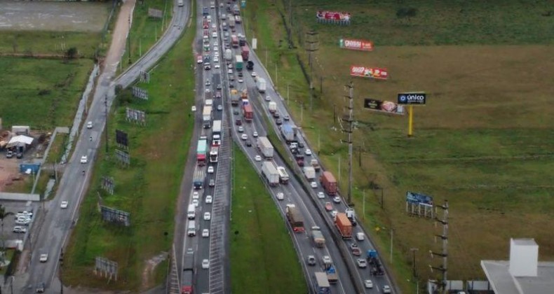 Uma luz no fim do túnel para os engarrafamentos da BR-101 em SC