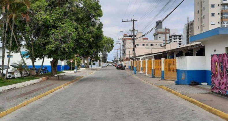 Mudanças no trânsito em ruas do centro começam no centro de Navegantes