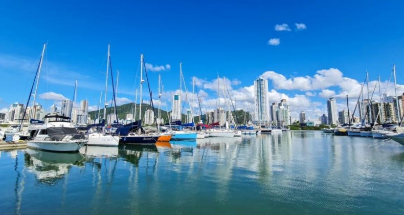 Feira de Usados em Santa Catarina terá mais de 20 barcos em exposição na Marina Itajaí